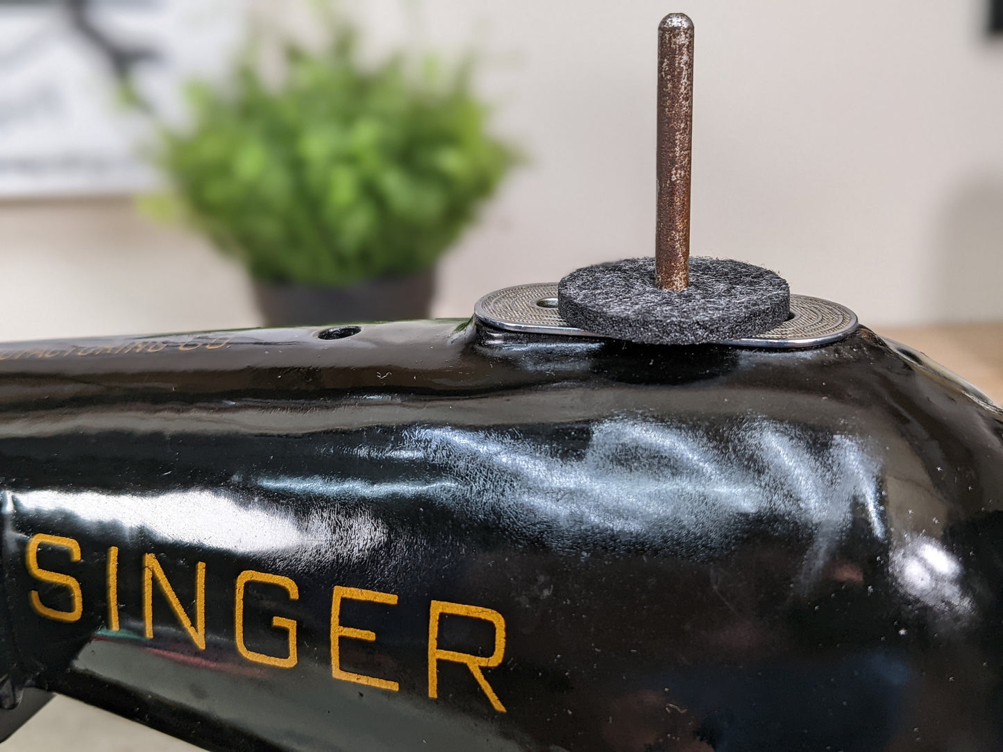 Dark Gray Bobbin Winder Tire With Dark Gray Felt Pads (1 Set) Rubber tire for Singer Kenmore and most vintage sewing machines