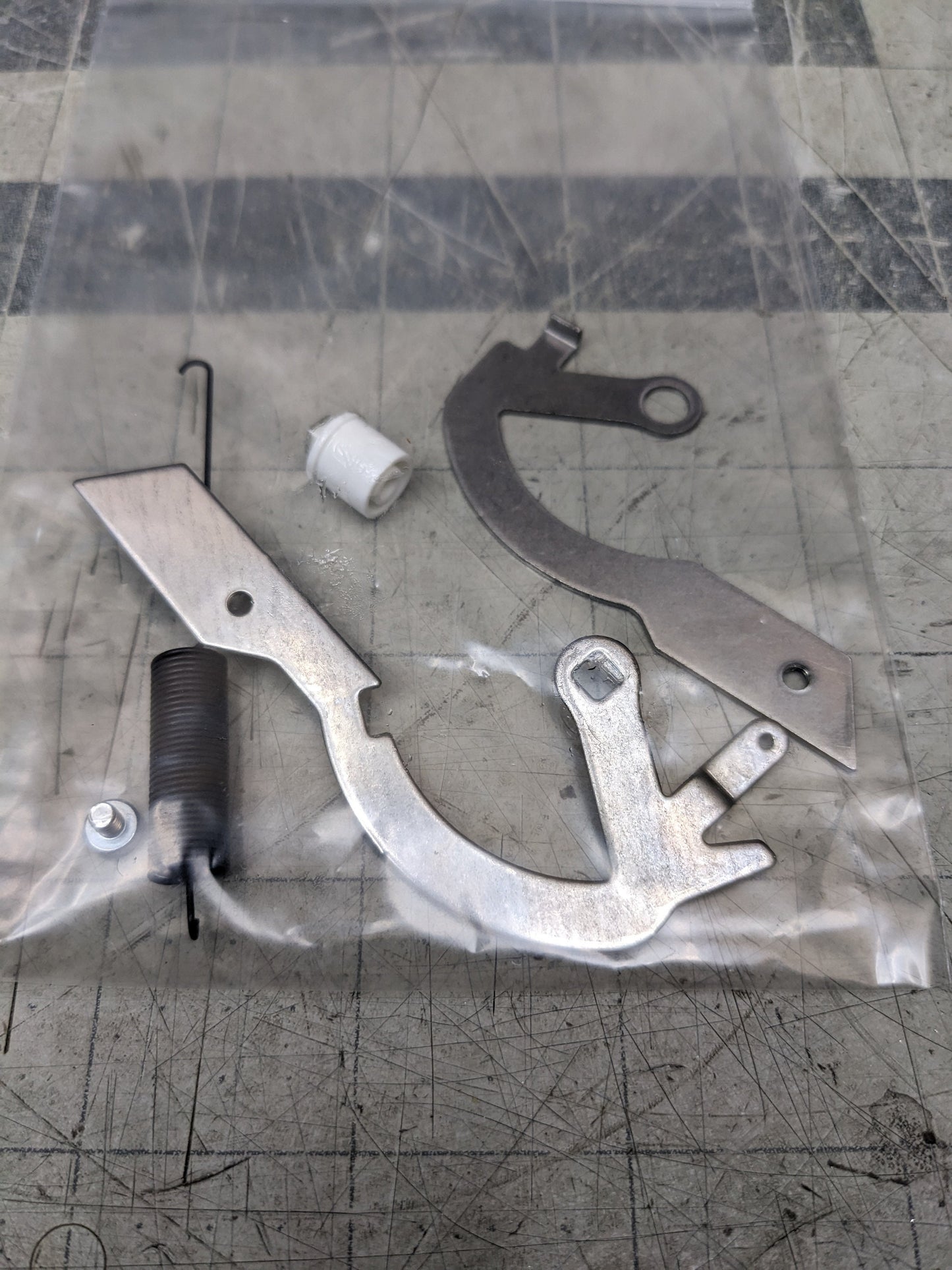 Hinge set for Designer SE Lid Cover, Husqvarna Viking