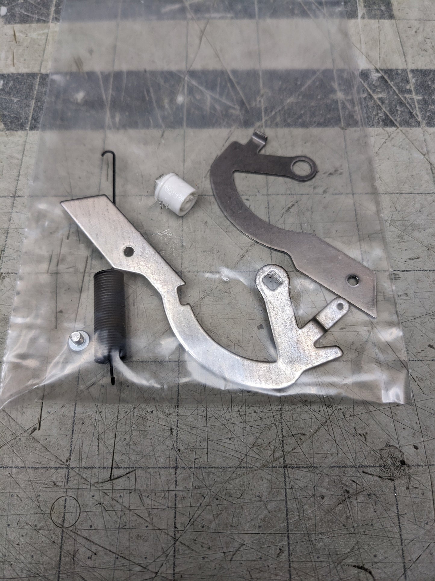 Hinge set for Designer SE Lid Cover, Husqvarna Viking