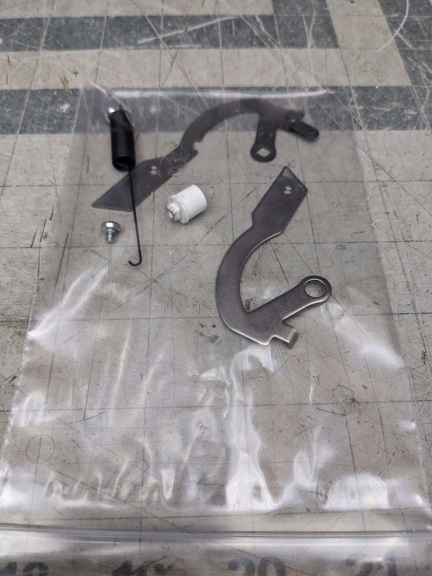 Hinge set for Designer SE Lid Cover, Husqvarna Viking